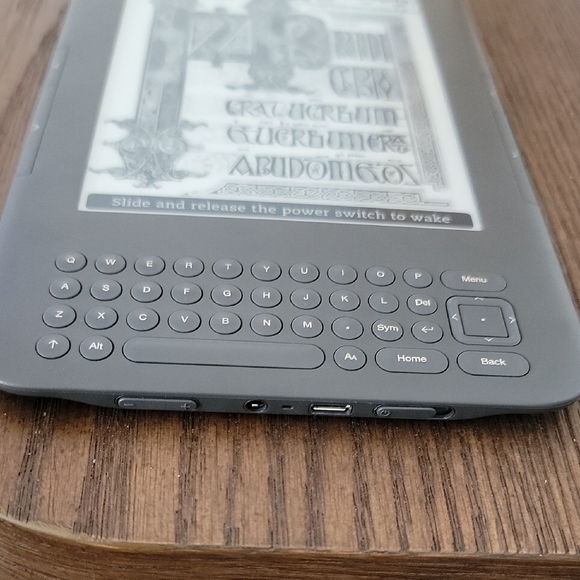 Never Used. Amazon Kindle Gray eBook Reader with E-Ink Display - Picture 9 of 17